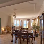 فيلة Royal Sea View *